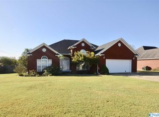 1608 Crown Pointe Dr NE, Hartselle, AL 35640
