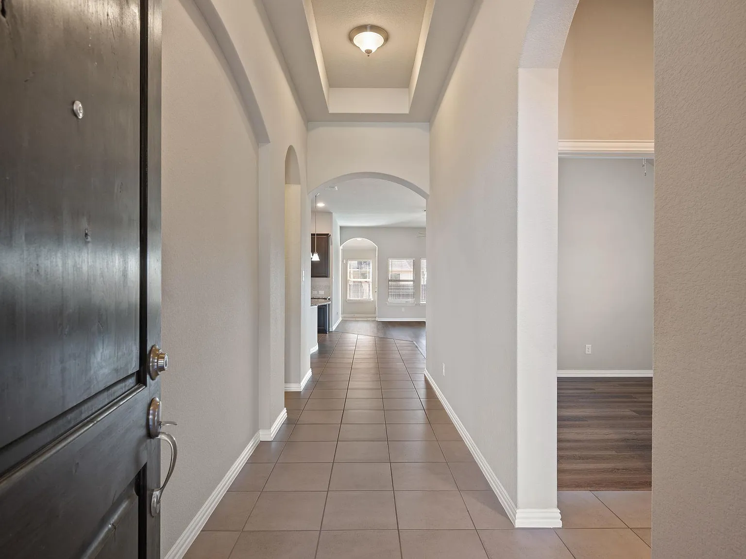 3 bed, 1912 sqft, $2,250 — Photo 3