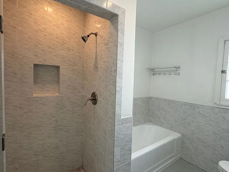 352 S Reeves Dr — Photo 13