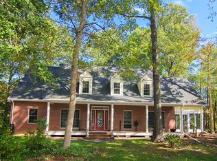 689 Jarvis Point Rd, Kilmarnock, VA 22482