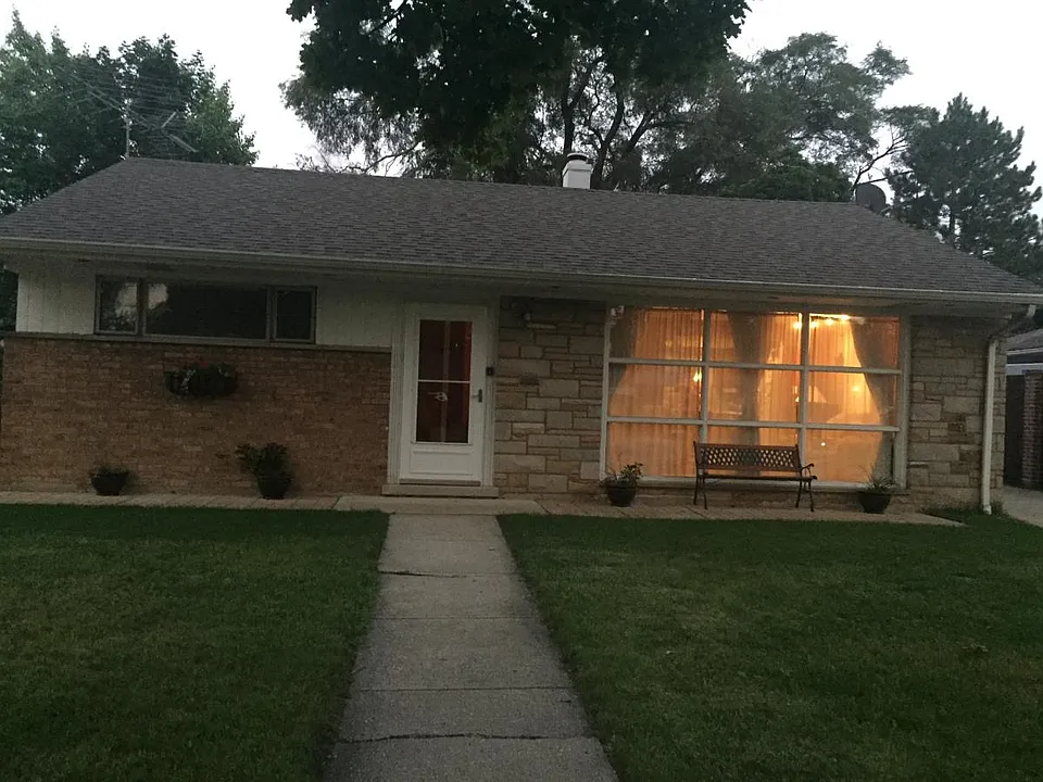 1107 E Grant Dr