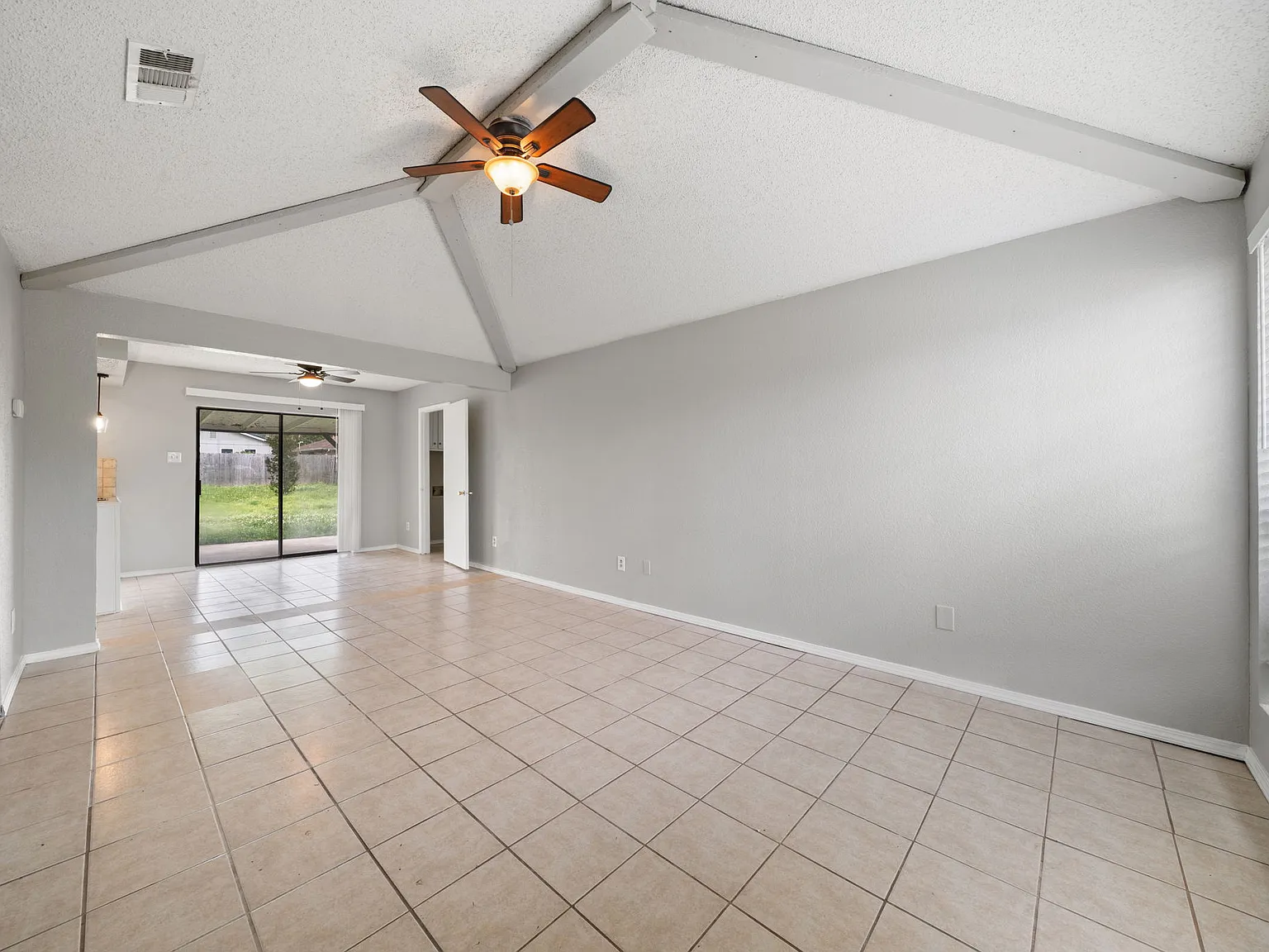 3 bed, 1.5 bath, 1089 sqft, $1,795 — Photo 3