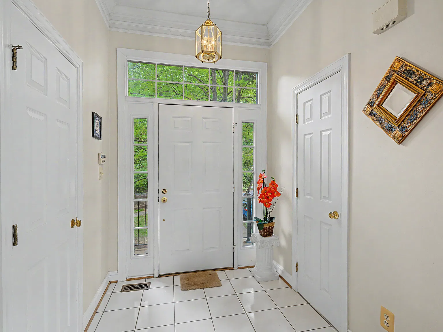 9400 Regency Crest Dr — Photo 3