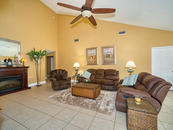 3rd image of 2540 Iroquois Cir