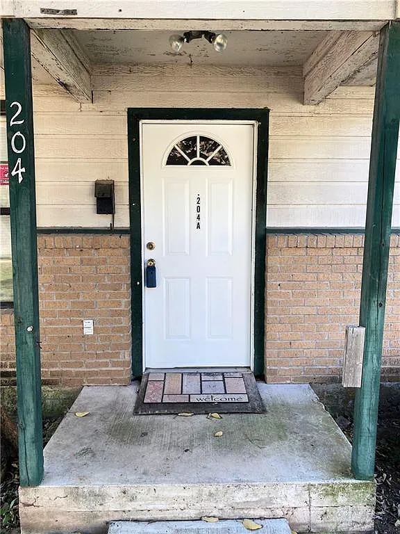 2 bed, 1.0 bath, 910 sqft, $1,195 — Photo 1