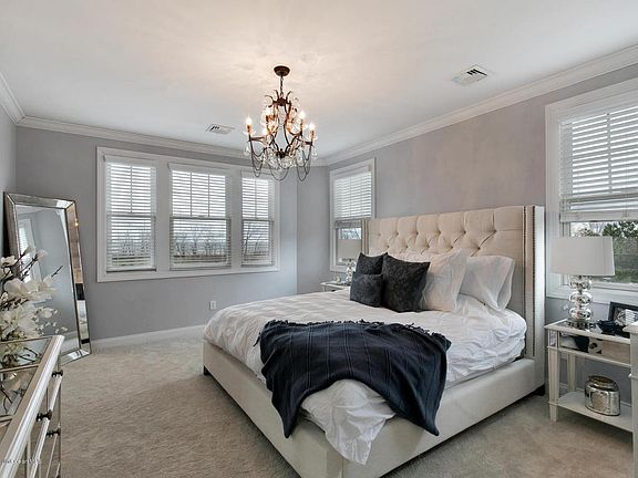 4th image of 611 Park Ave