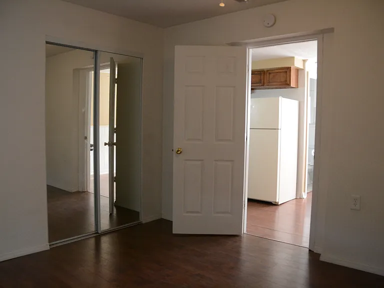817 Bay St — Photo 3