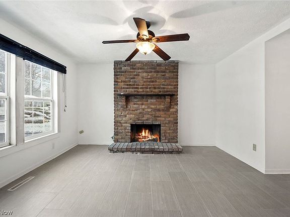 3rd image of 3652 Hiwood Ave
