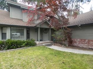 1739 Holiday Ln, Mount Shasta, CA 96067