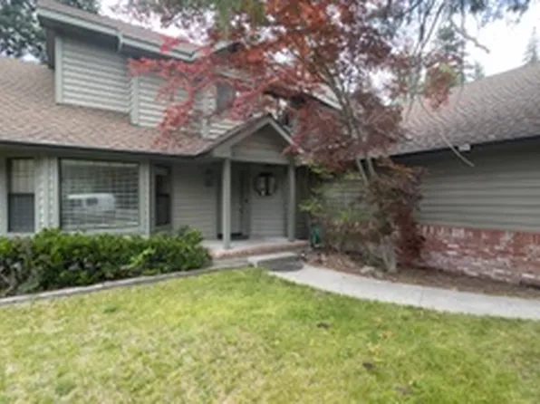 1739 Holiday Ln, Mount Shasta, CA 96067