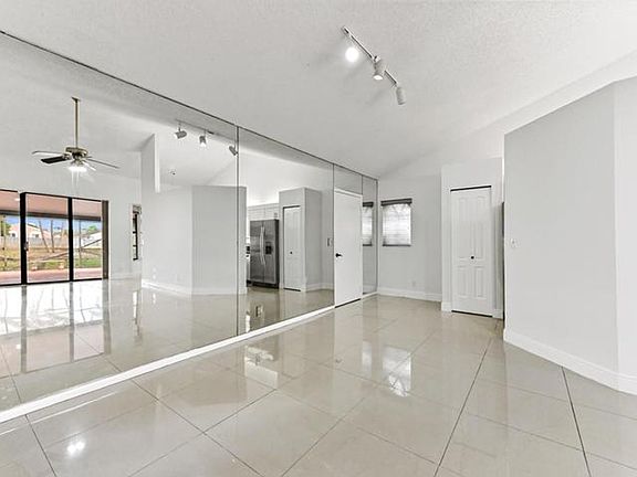 5th image of 5421 Helene Cir