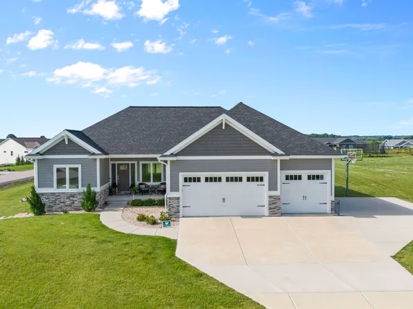 1619 Fissure Trl, Columbus, WI 53925