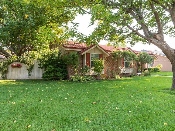 3rd image of 4013 Pinehurst Dr
