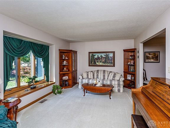 3rd image of 305 Timberwind Ln