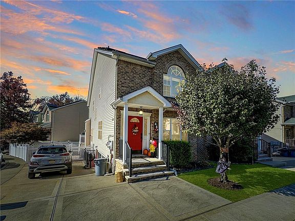 3rd image of 40 Santa Monica Ln