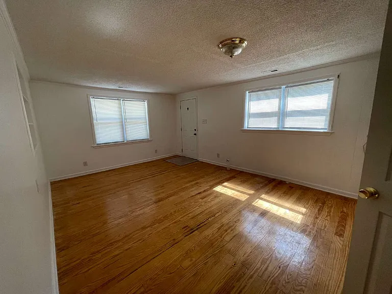 104 Brock St — Photo 29