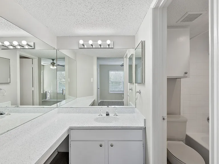 Fairway Greens Apartments — Photo 18
