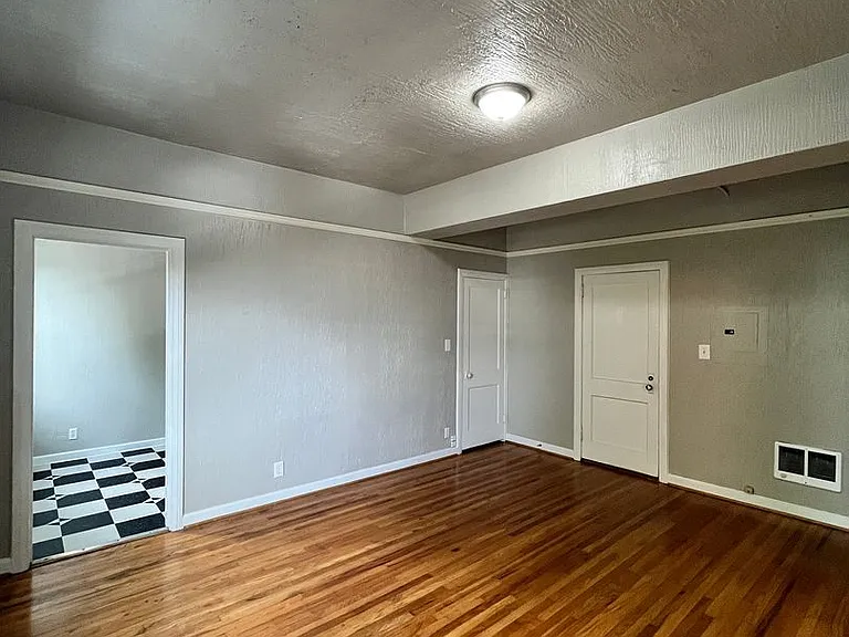 Castle Manor by Star Metro — Photo 10