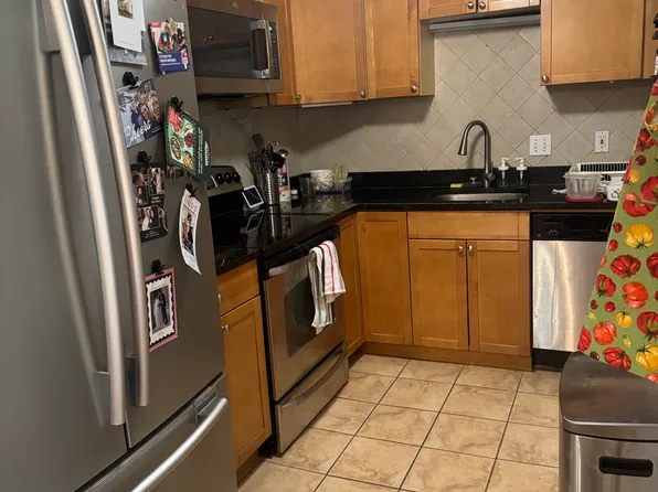 2456 Massachusetts Ave APT 304, Cambridge, MA 02140