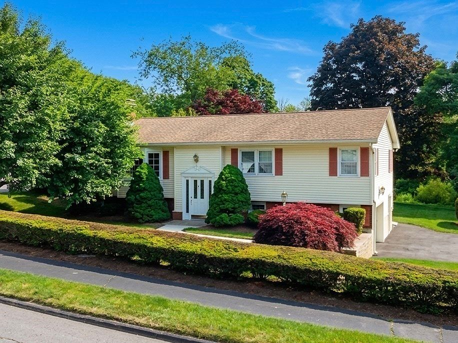 1st image of 8 Deerfield Rd