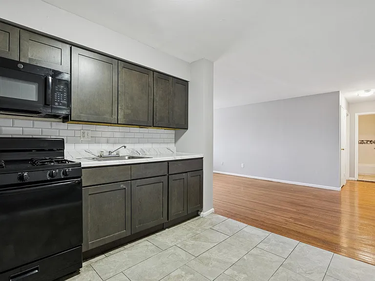 Tustin Court — Photo 26