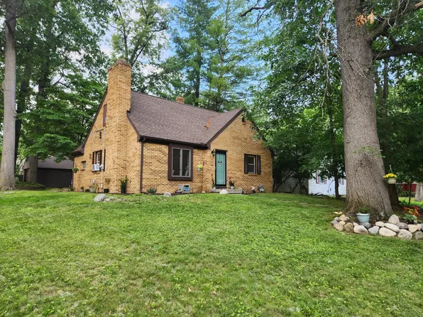1721 Shangrai La Dr SE, Grand Rapids, MI 49508