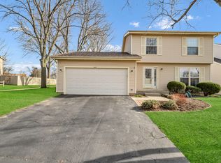 842 Pin Oak Cir, Cary, IL