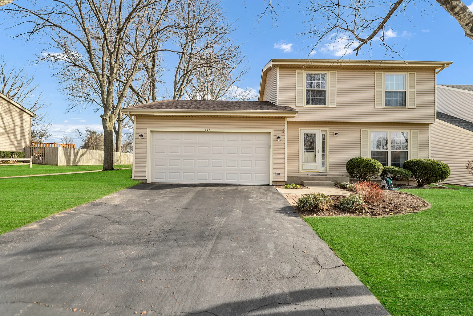 842 Pin Oak Cir photo 1