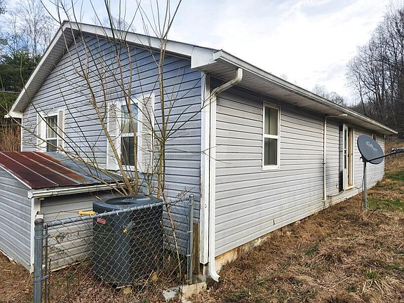 3rd image of 100 Pigeon Hollow Rd