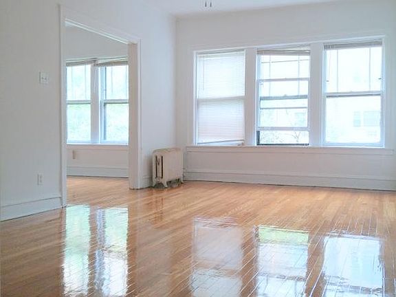 4th image of 609 W Stratford Pl #1
