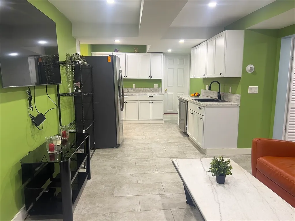 1 bed, 1.0 bath, 750 sqft, $2,400 — Photo 4
