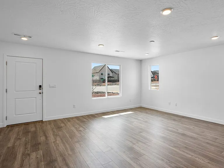 2775 E Rushpink Ln — Photo 2