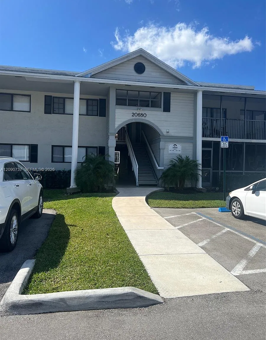 Carmel Lakes Condo No 4 — Photo 3