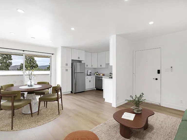 Green Hill Apartments — Photo 28
