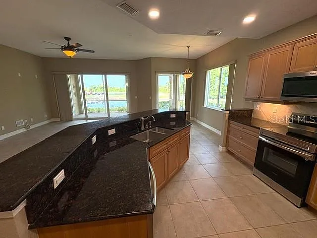1425 Emerald Dunes Dr #17 — Photo 24
