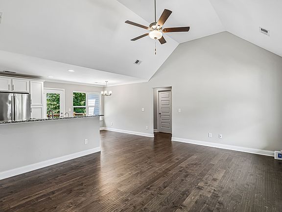 5th image of 553 Delacy Dr