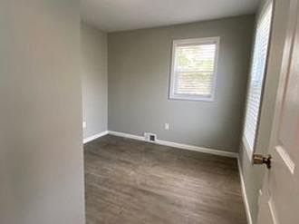 4th image of 10 Maple St