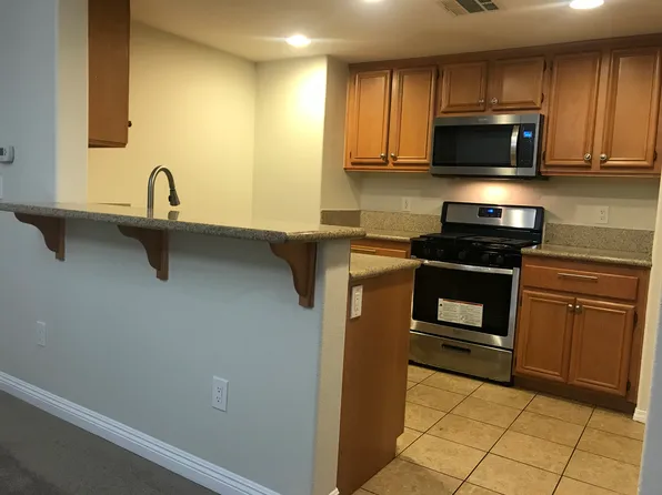 243 Riverdale Ct APT 416, Camarillo, CA 93012