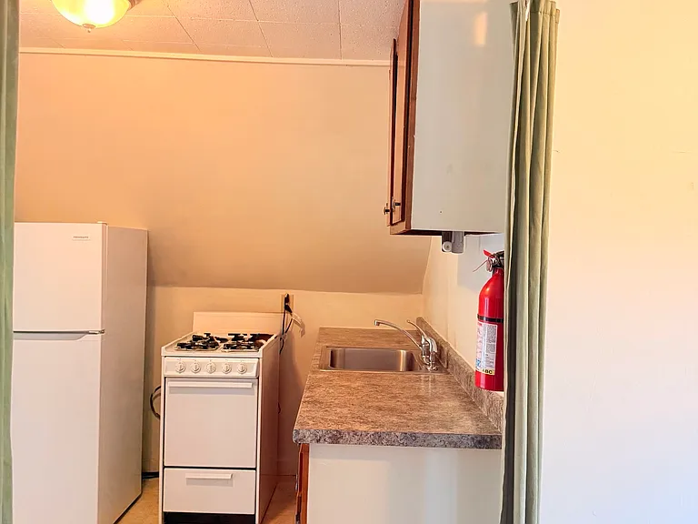 127 Hanover St #4 — Photo 6