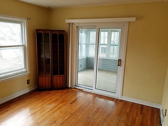 Dinning Room to 3 Seasons