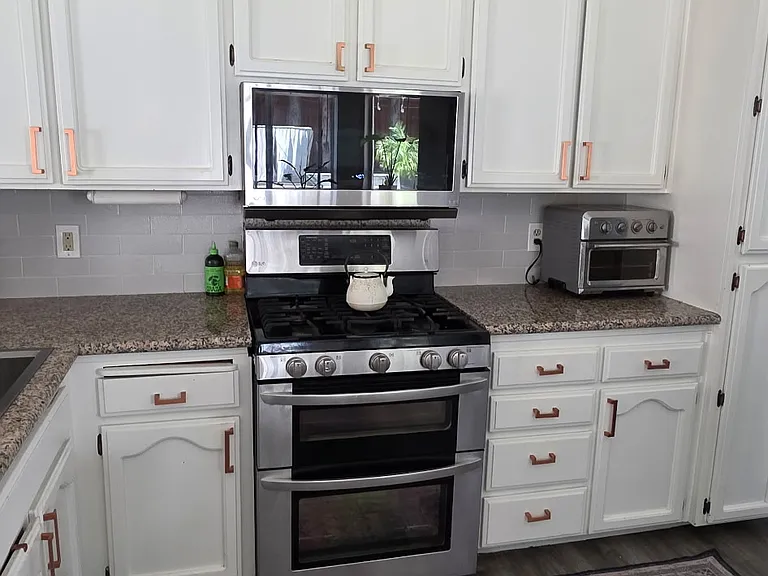 430 Guinevere Ct — Photo 9