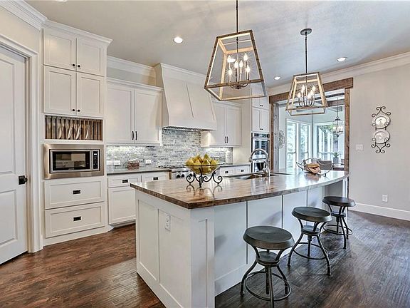 4th image of 103 Whispering Hills Ct