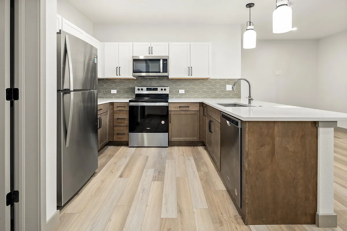Full size kitchen - 1390 Pierce St #101