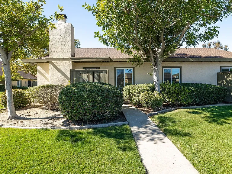 10536 Greenford Dr — Photo 2
