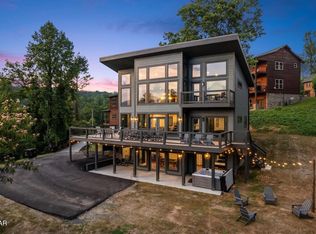 332 Sterling Dr, Gatlinburg, TN 37738