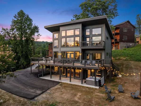 332 Sterling Dr, Gatlinburg, TN 37738