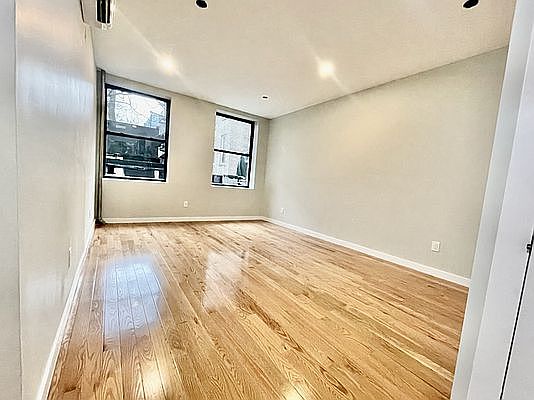1st image of 204 9th Ave #2R