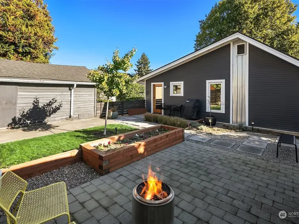 8061 Dibble Avenue NW, Seattle, WA 98117