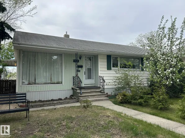 9128 83rd St NW, Edmonton, AB T6C 2Z4