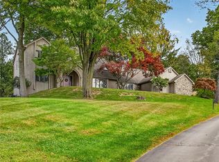 4 Pond View Dr, Pittsford, NY 14534